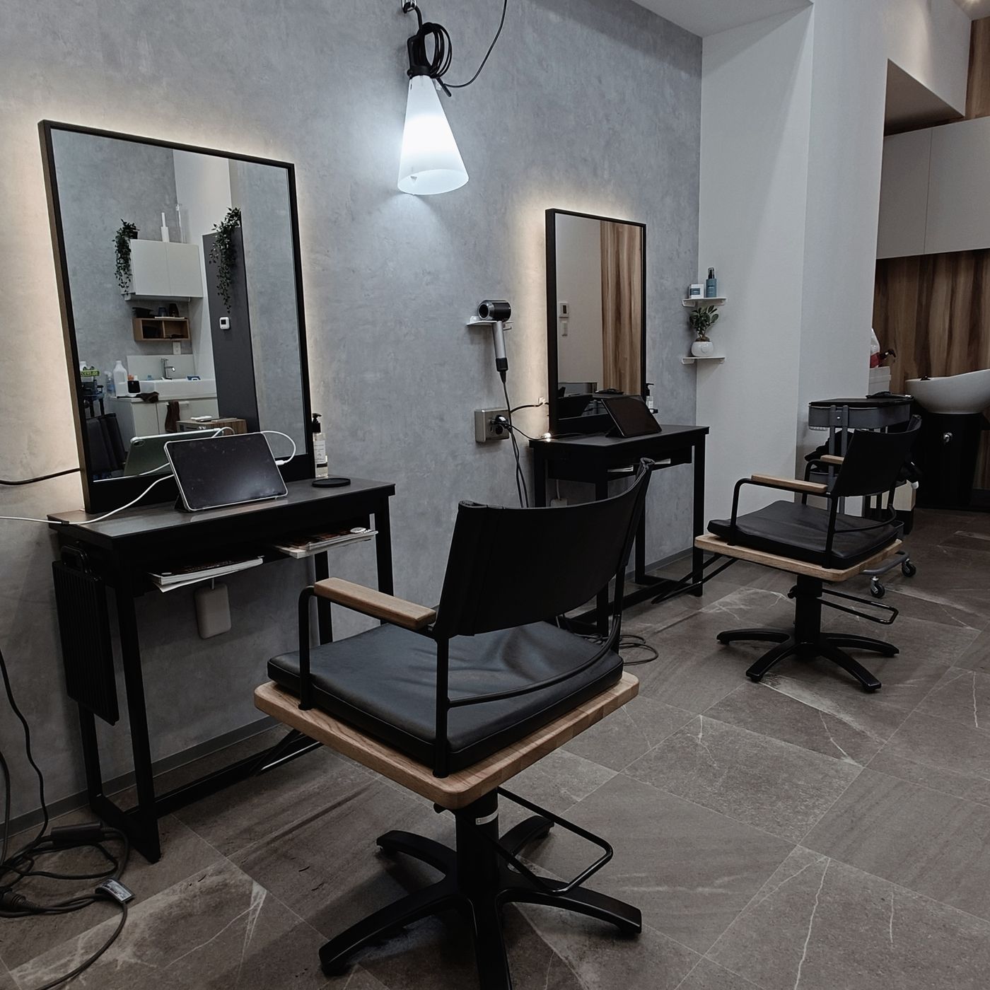 ACACIA. 原宿メンズ美容室 サロン内装 明治神宮前